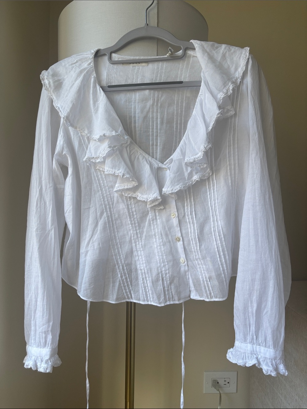Doen White Ruffled Pintuck Tie-Waist Blouse
